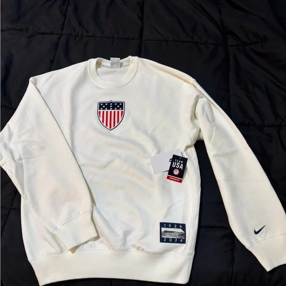 Nike Oversized White Crewneck Sweater with Shield Emblem